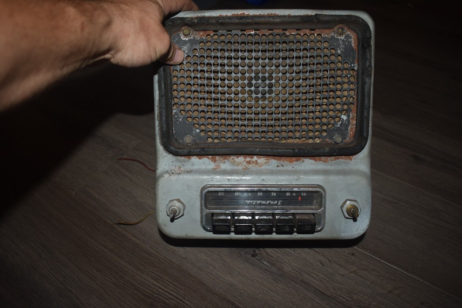 1956 Buick Sonomatic AM radio w speaker  FOR PARTS OR RESTORE model 981707